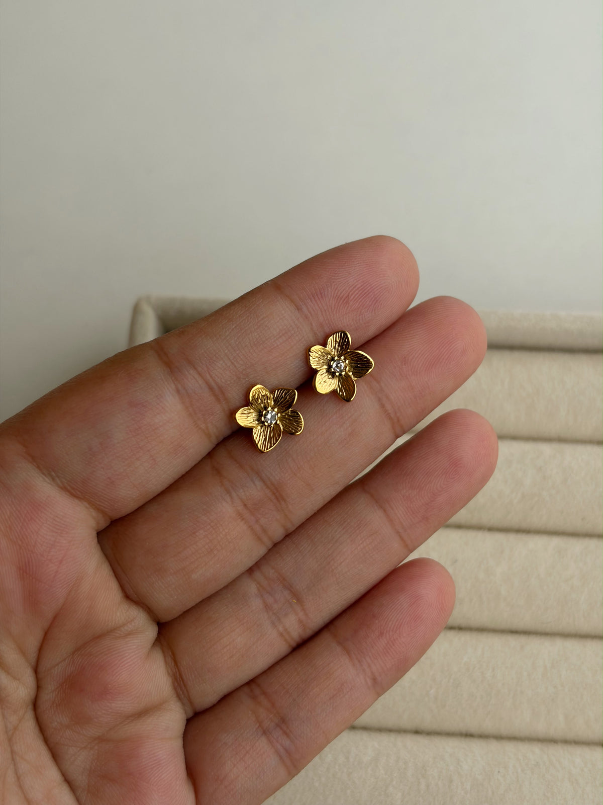 Muse ball back studs