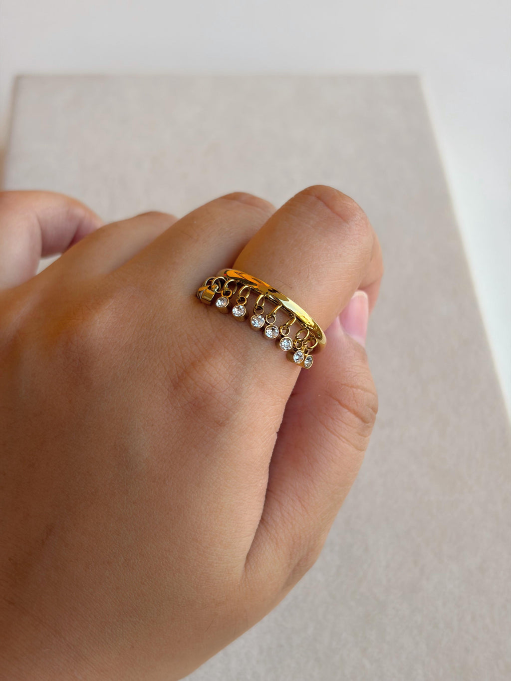 Elia Ring