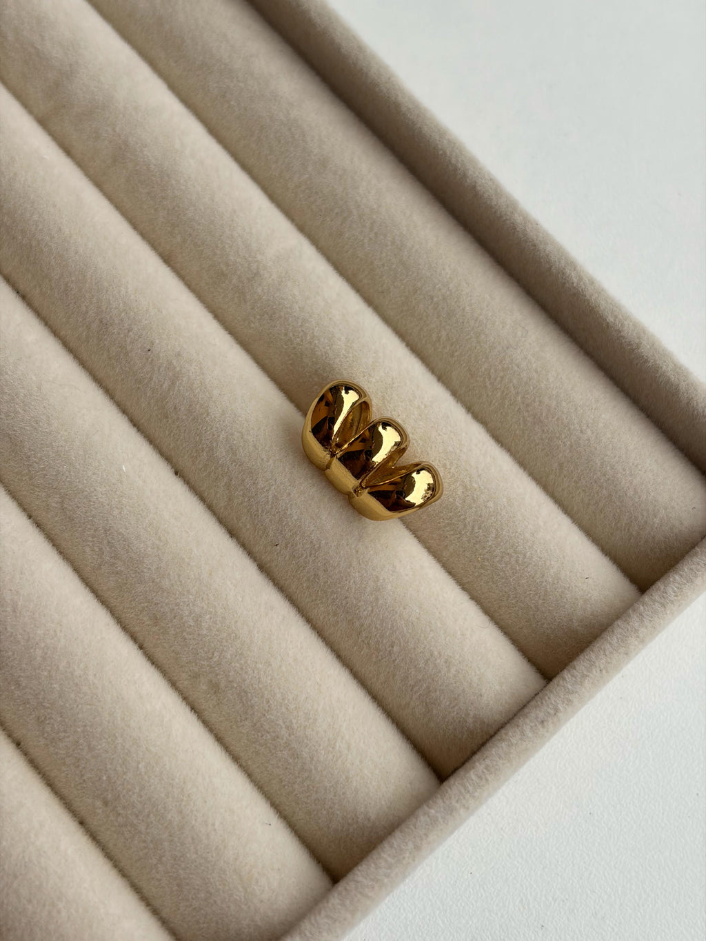 Velora Ear Cuff