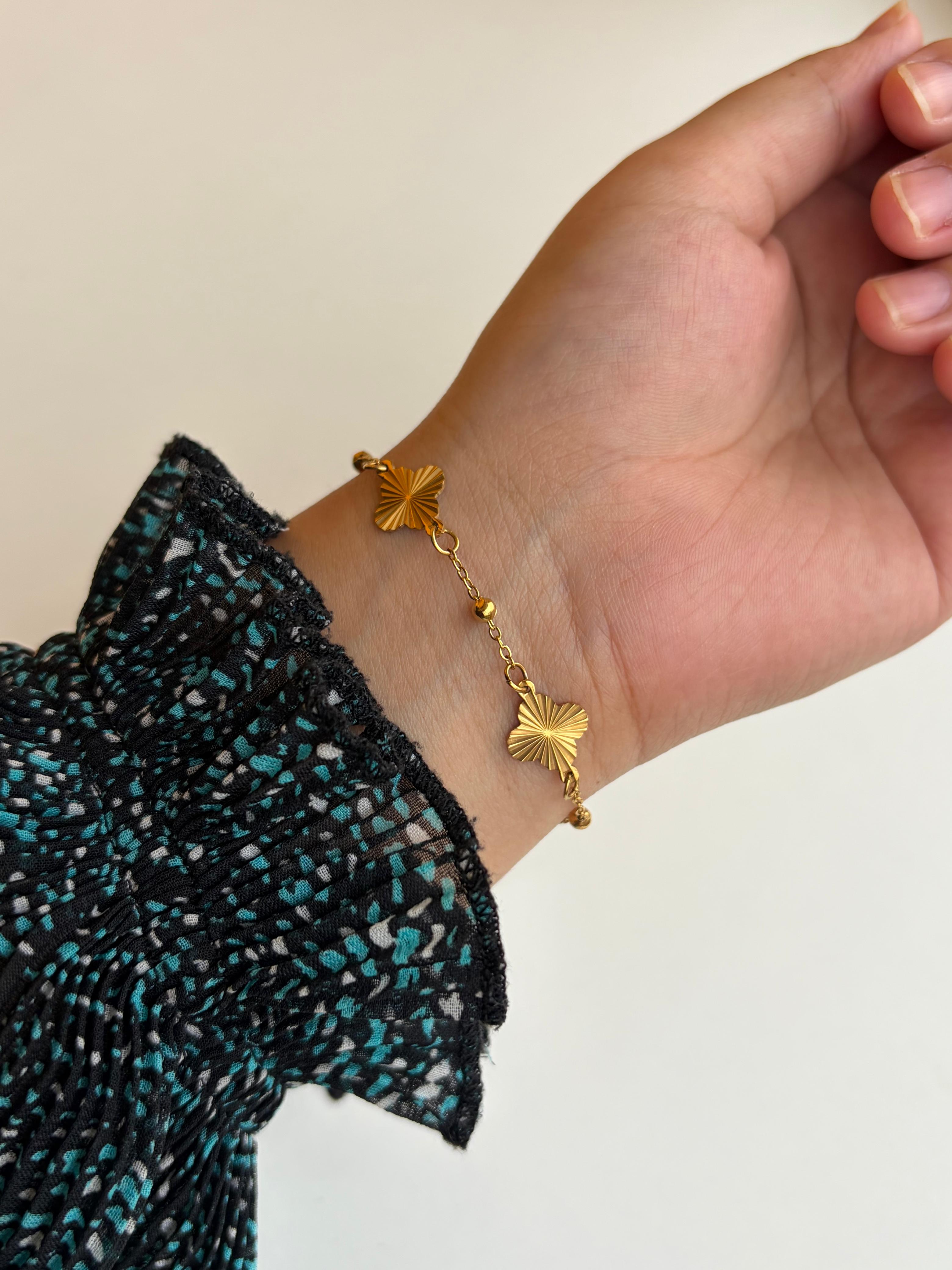 GOLD CLOVER BRACELET