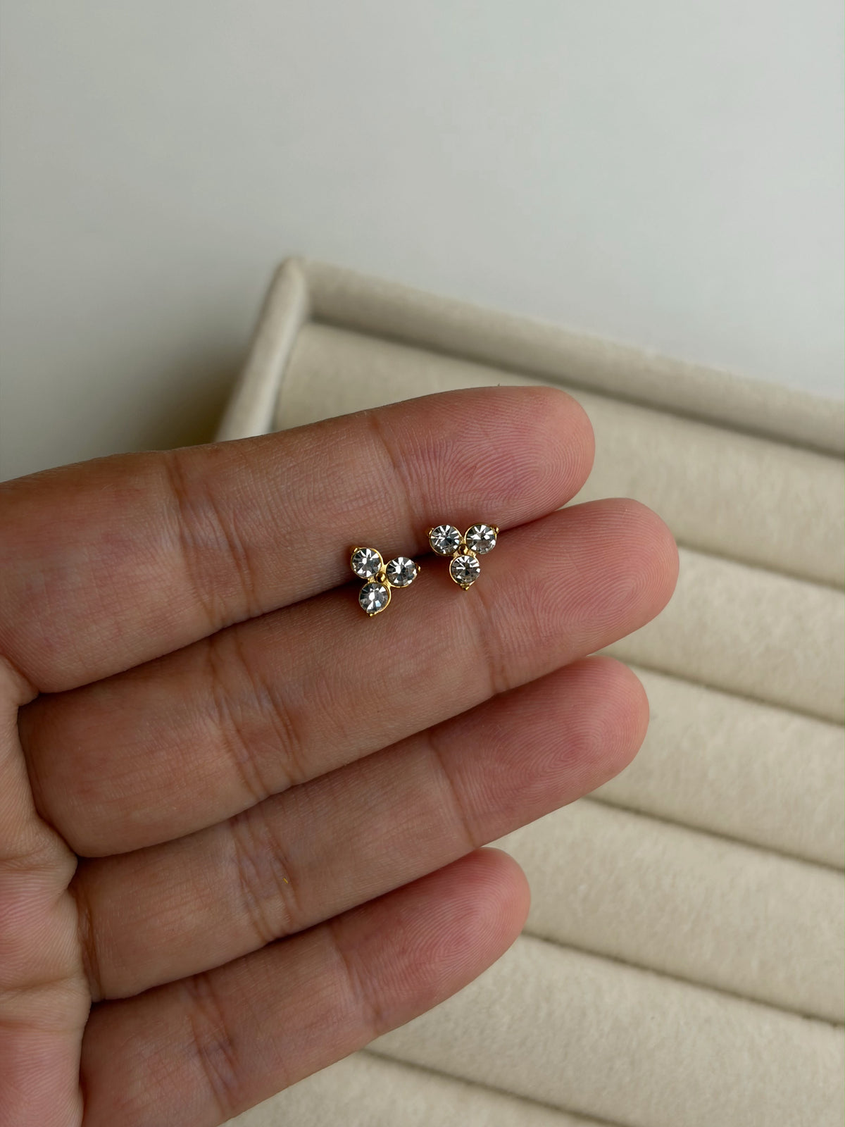 Lumi ball back studs