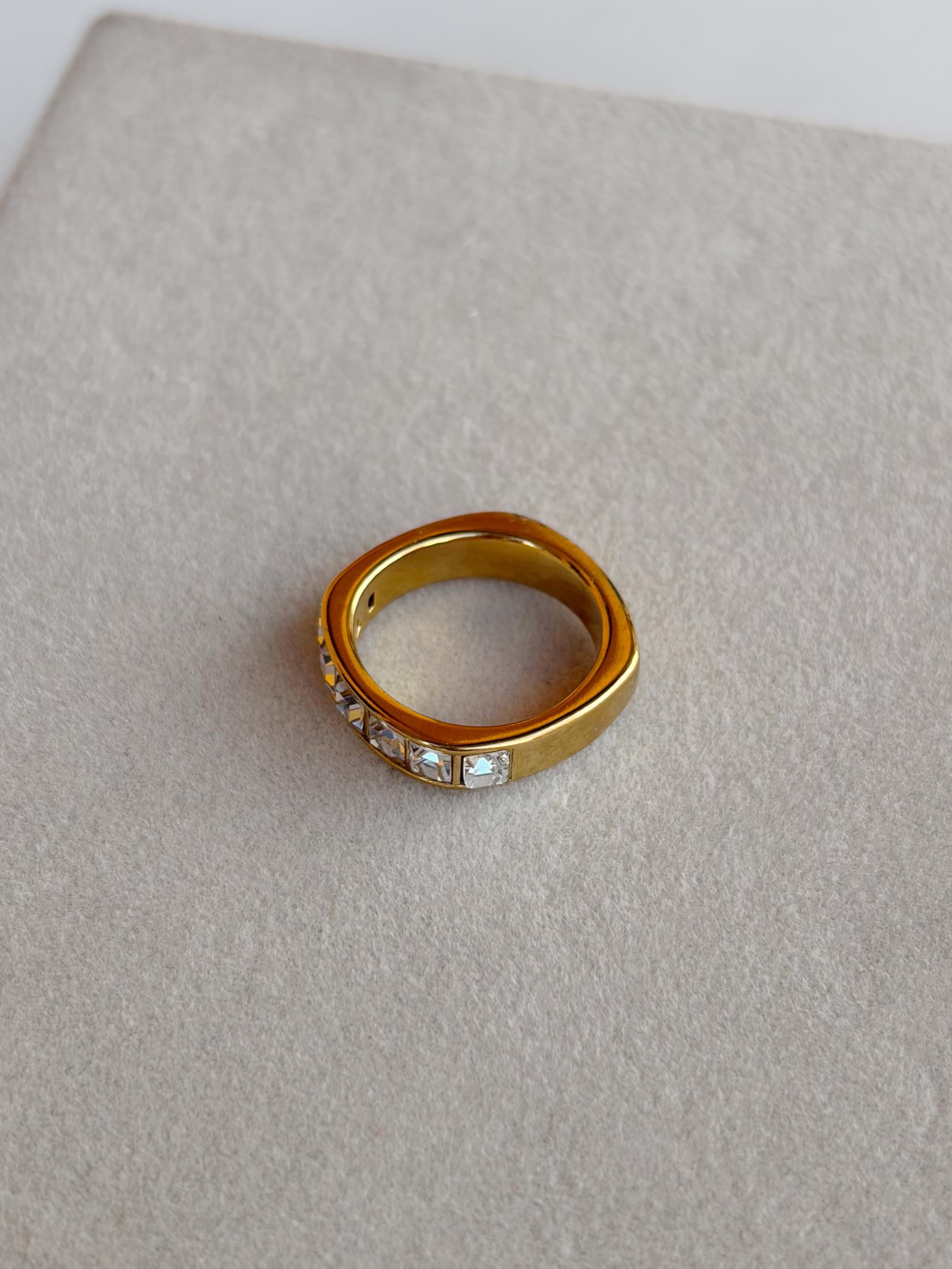 Belle Ring