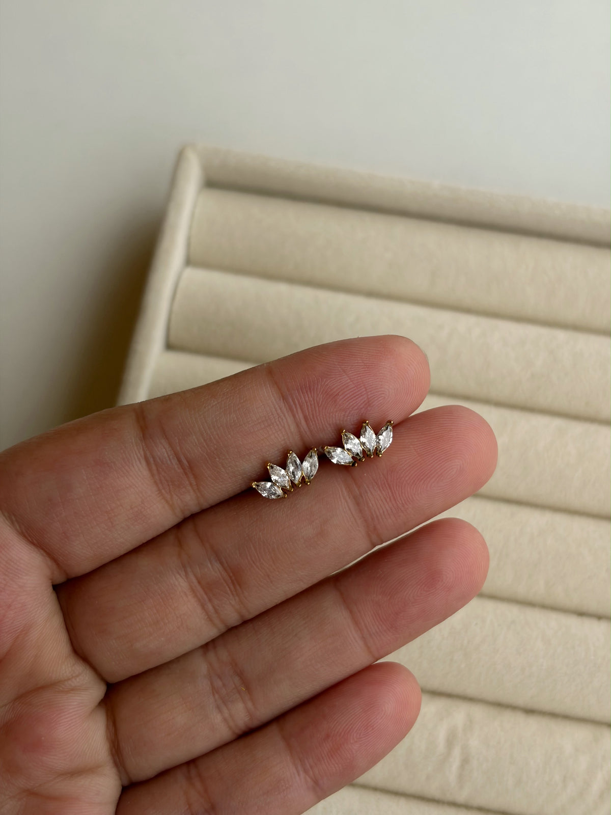 Petals ball back studs