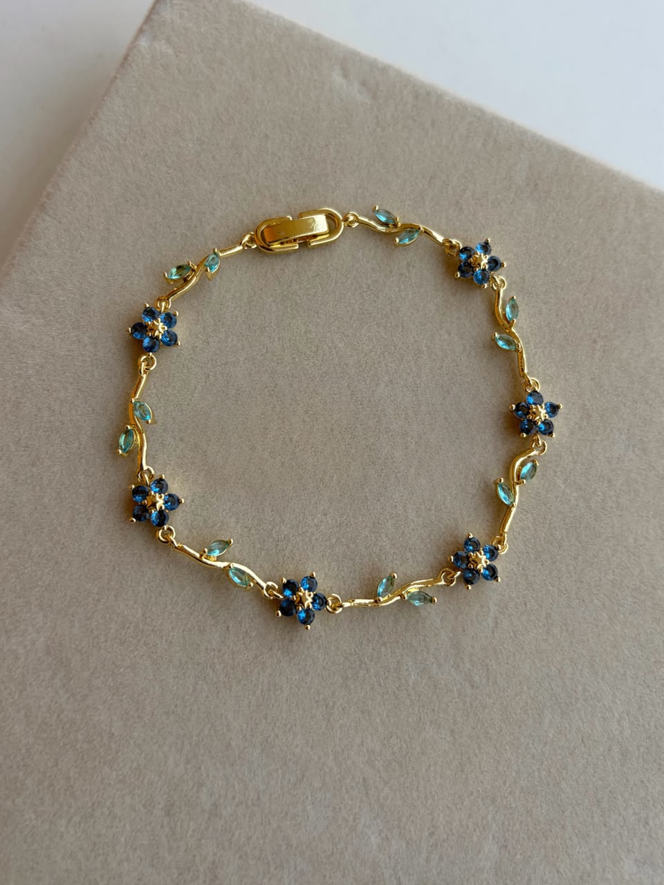 BLUE DAISY CHAIN BRACELET