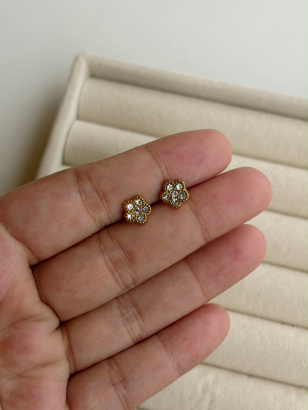 Vera ball back studs
