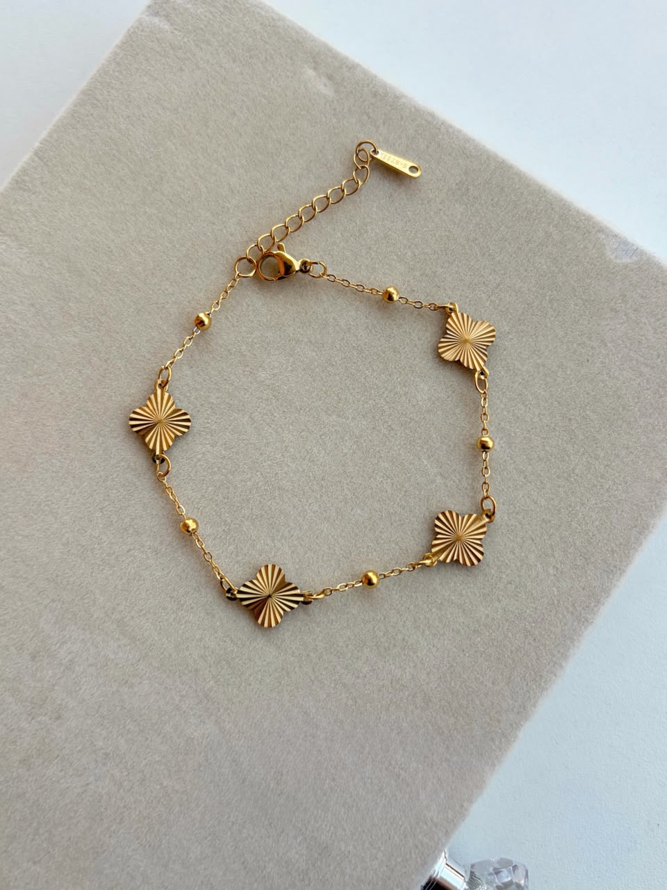 GOLD CLOVER BRACELET